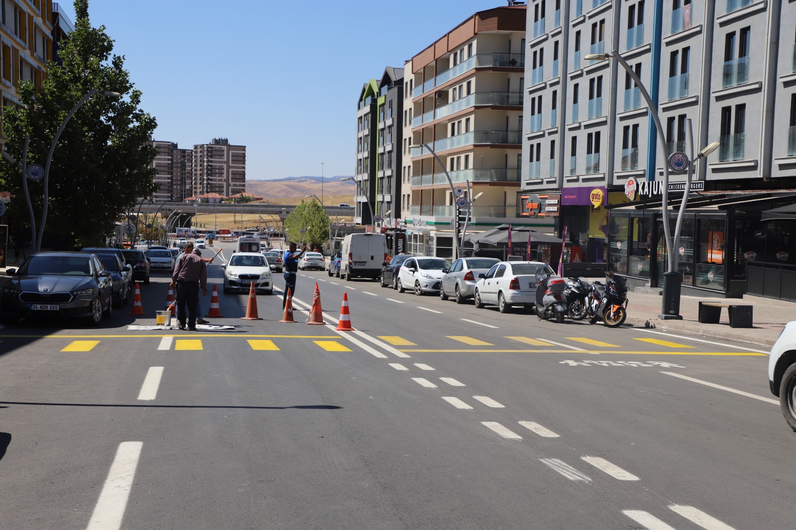 devlet-bahceli-bulvarinda-yaya-gecidi-calismalarimiz-araliksiz-devam-ediyor